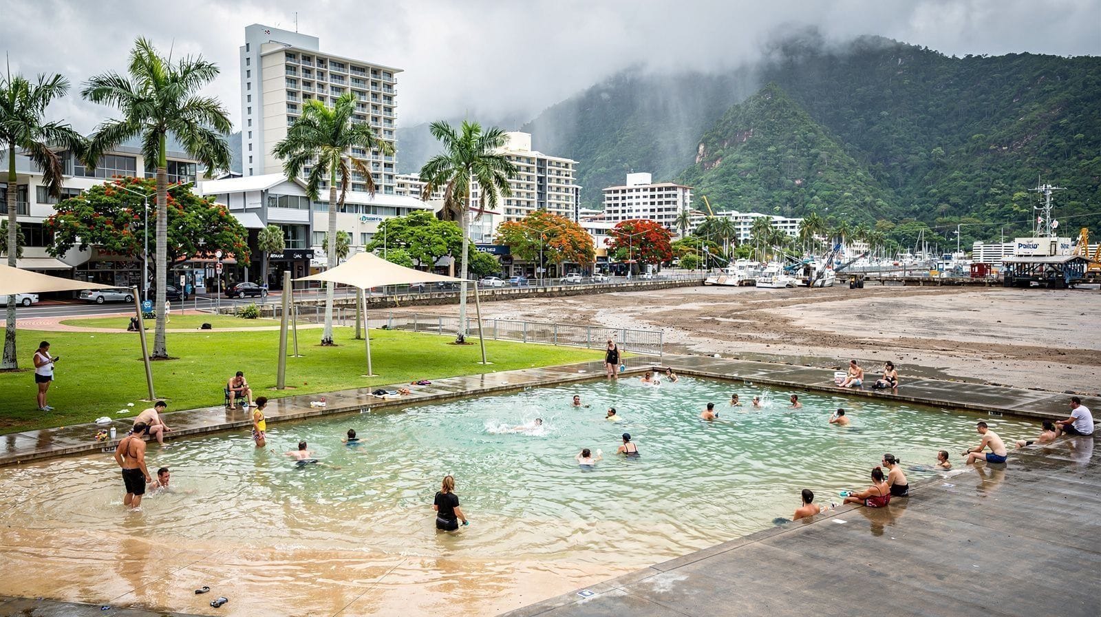 Cairns Esplanade & Lagoon