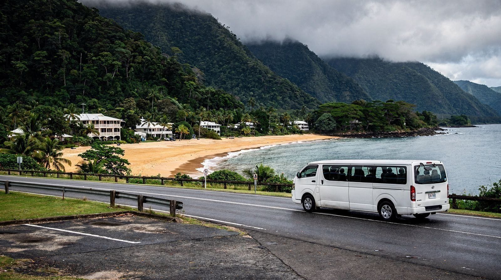 Getting from Cairns to Port Douglas: Every Transport Option