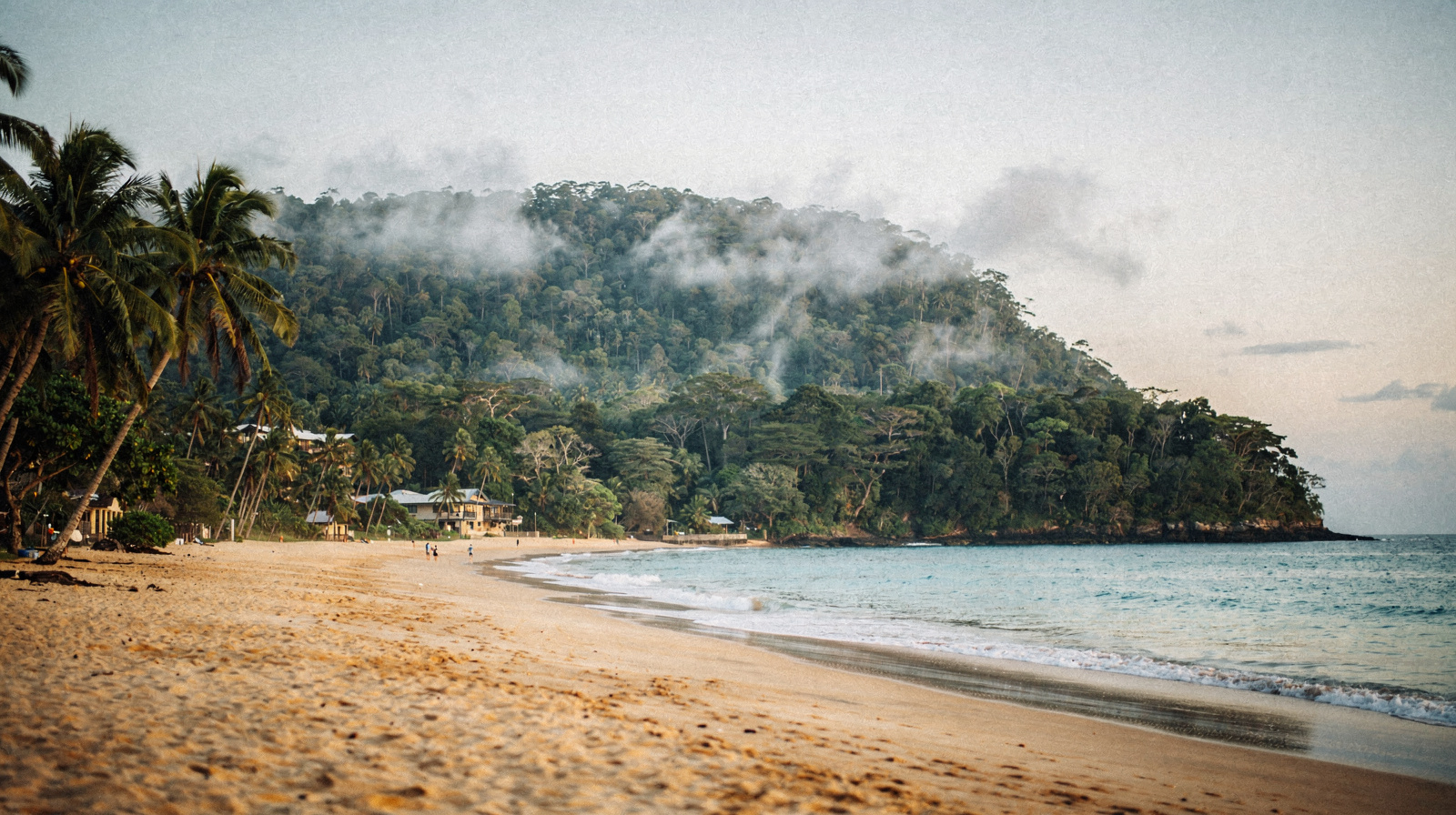 Cairns vs Port Douglas: Which Should You Base Yourself In?