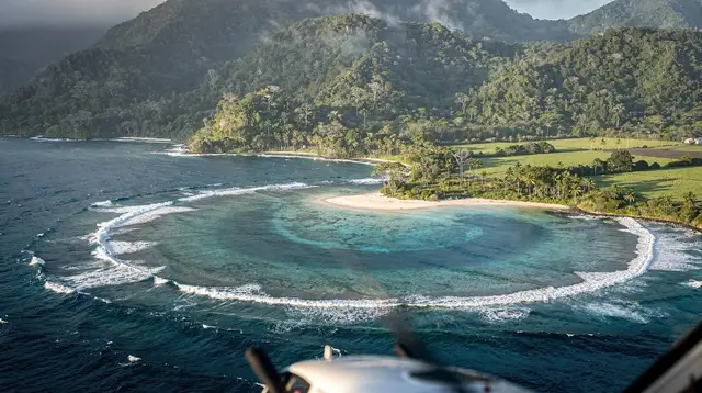 Helicopter vs Fixed-Wing Flights Over Cairns