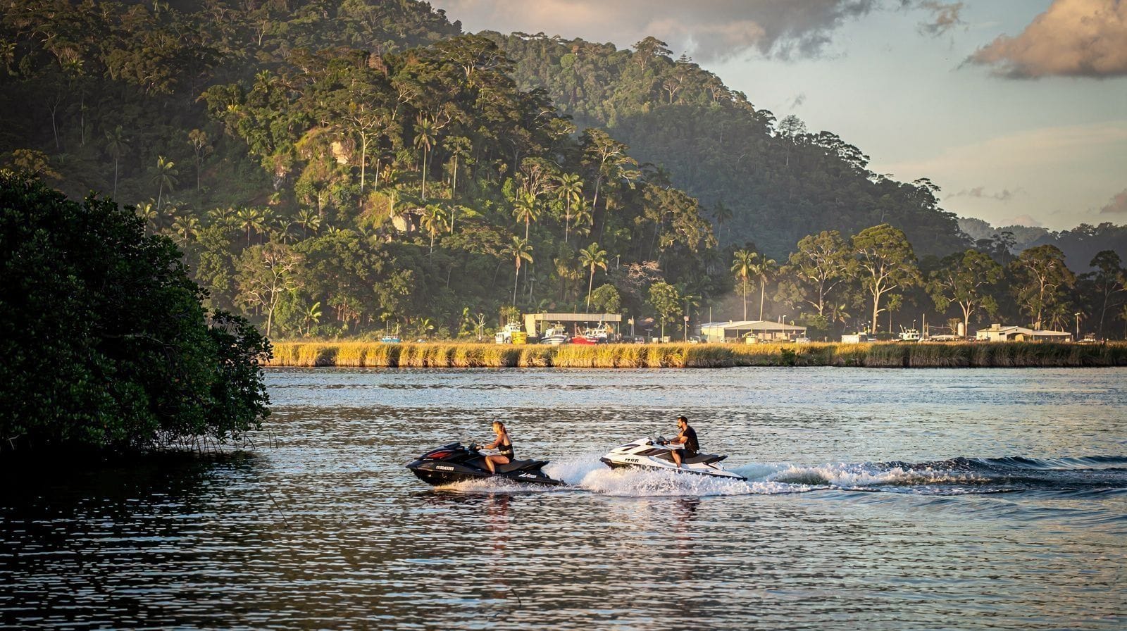 Jet Ski & Jet Boat Tours in Cairns: Trinity Inlet and Trinity Bay Guide